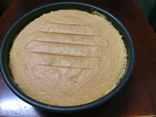 超简单完美戚风蛋糕（6寸2蛋）附打发、翻拌、脱模视频