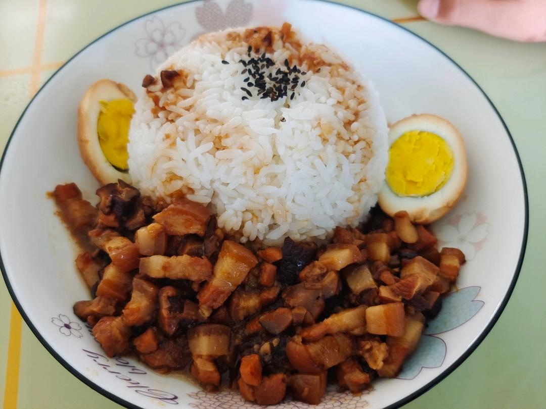 洋葱酥卤肉饭