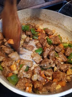 黑胡椒牛肉粒炒杏鲍菇的做法 步骤4