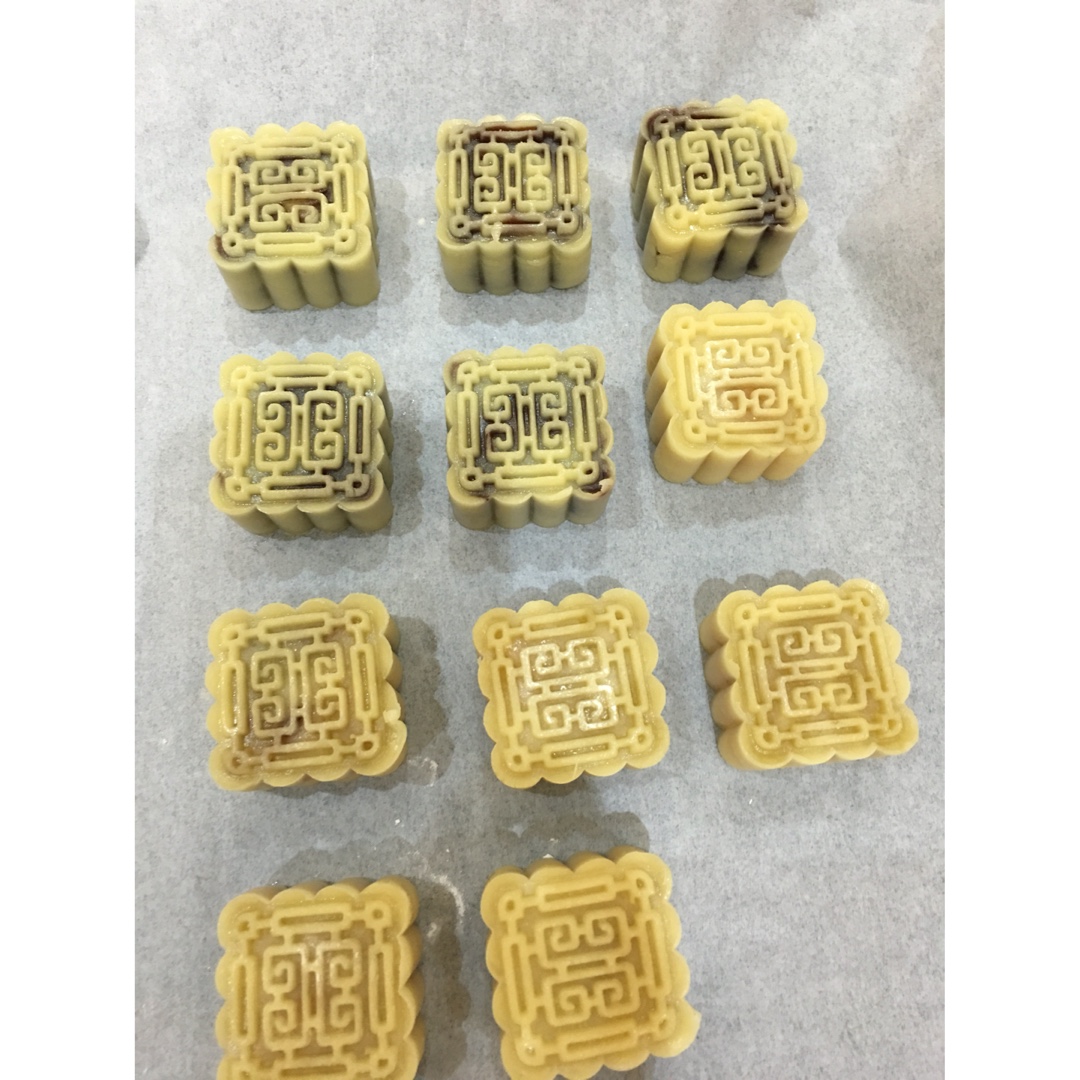 广式月饼——蛋黄莲蓉月饼