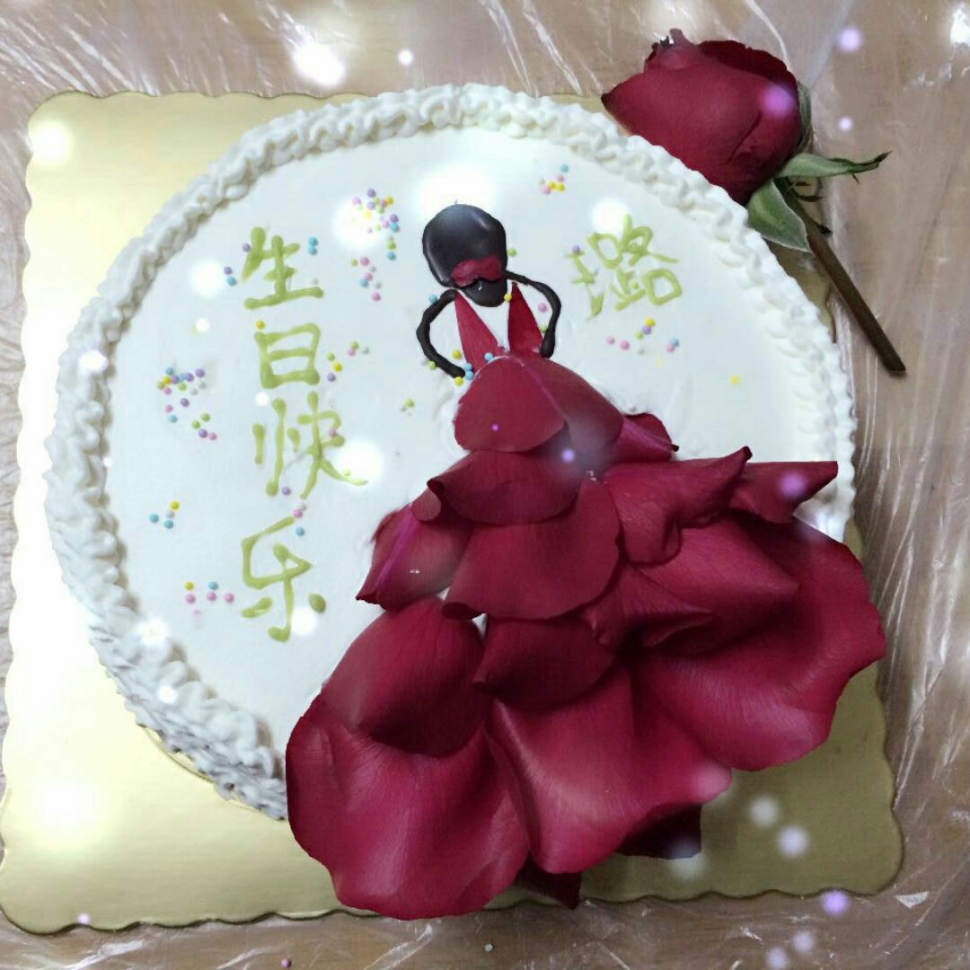 玫瑰花瓣生日蛋糕