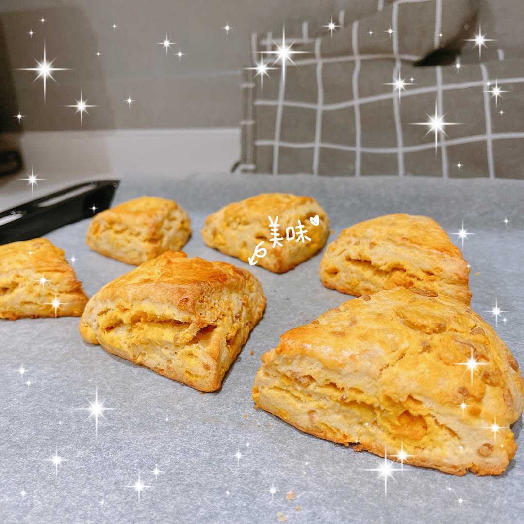 咸蛋黄肉松司康