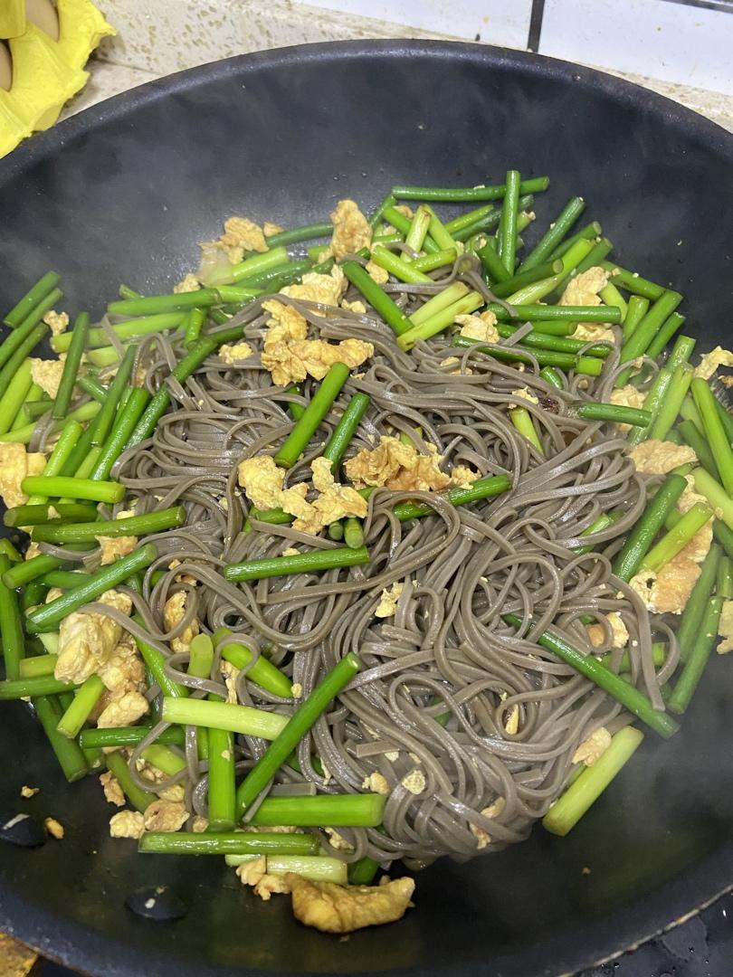 炒面条！荞麦风味挂面！蒜薹鸡蛋西红柿！孕妇记菜谱！
