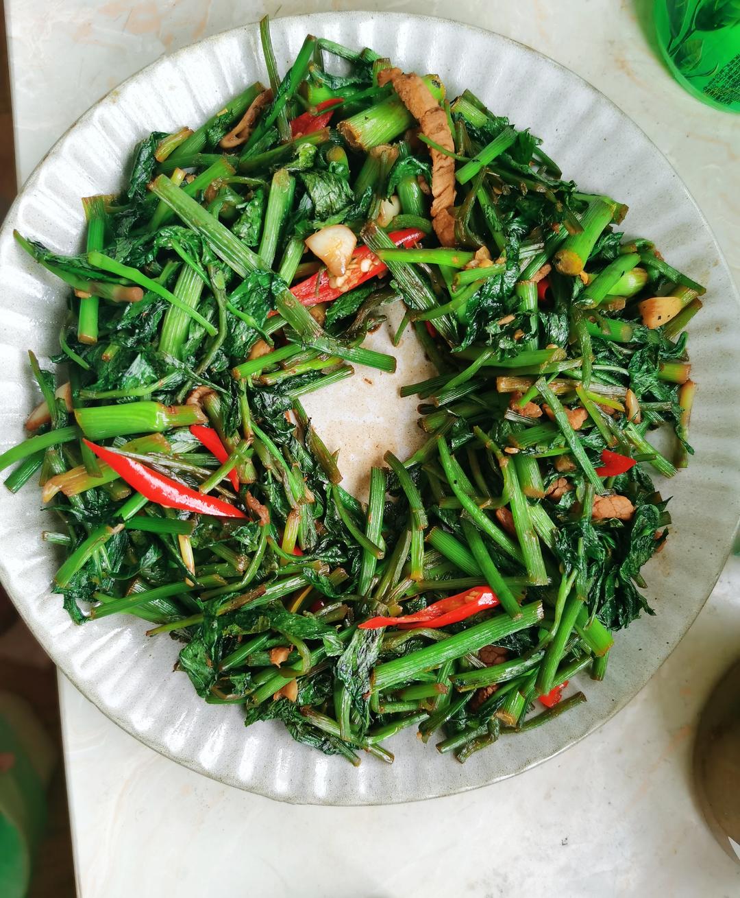 山中美味—大叶芹炒肉丝