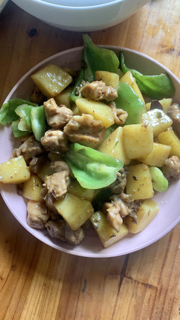 黄焖鸡腿炖土豆