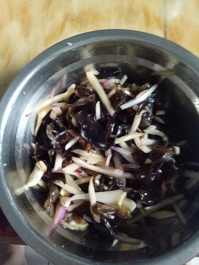 凉拌洋葱木耳