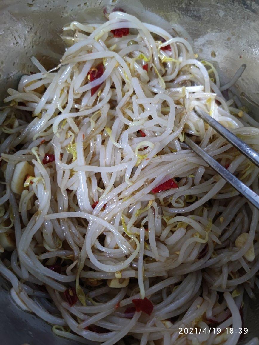 厨师长教你：“凉拌豆芽”的费时做法，口感爽脆味道很赞，收藏