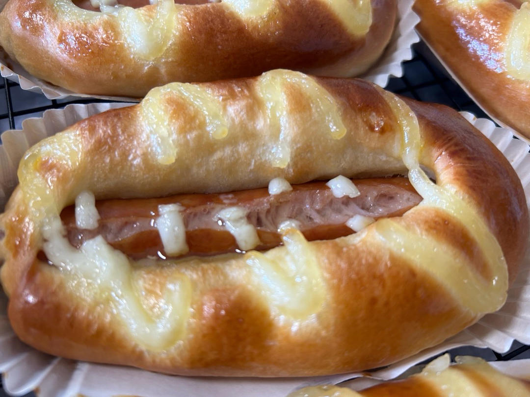 一个面团撑起一家店的台式面包—香肠面包
