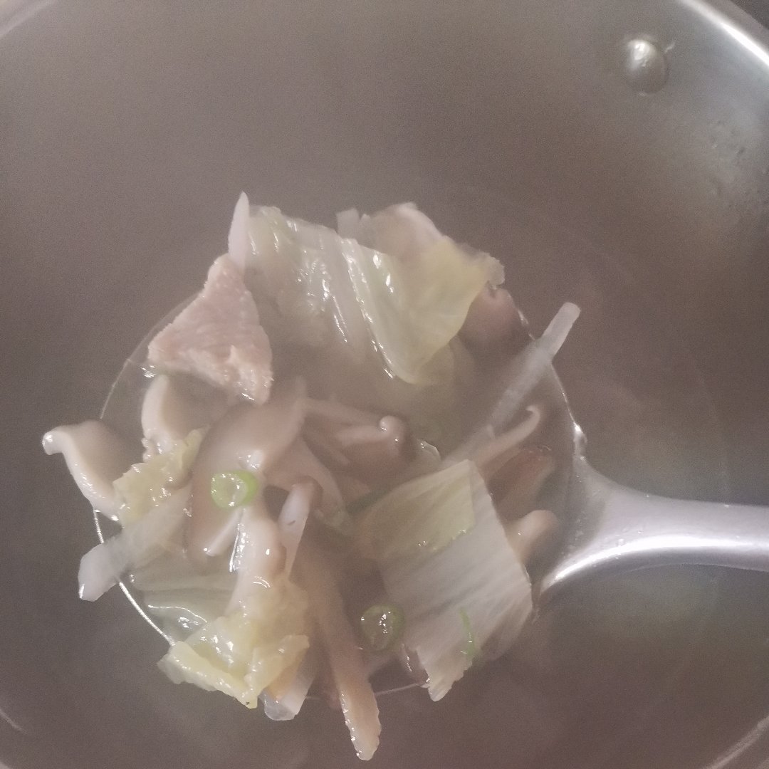 蘑菇白菜瘦肉汤