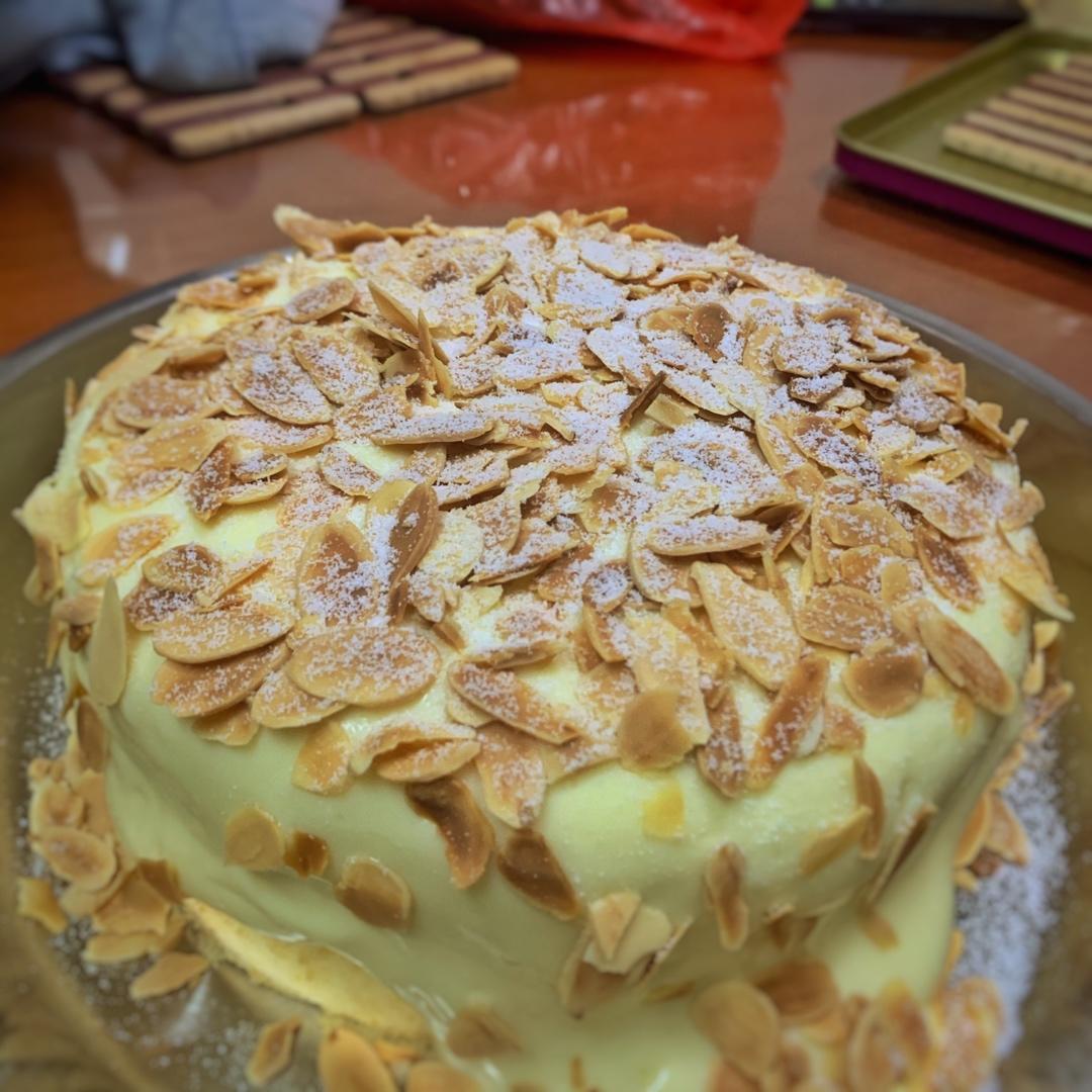 海盐奶盖爆浆蛋糕和爆浆纸杯蛋糕