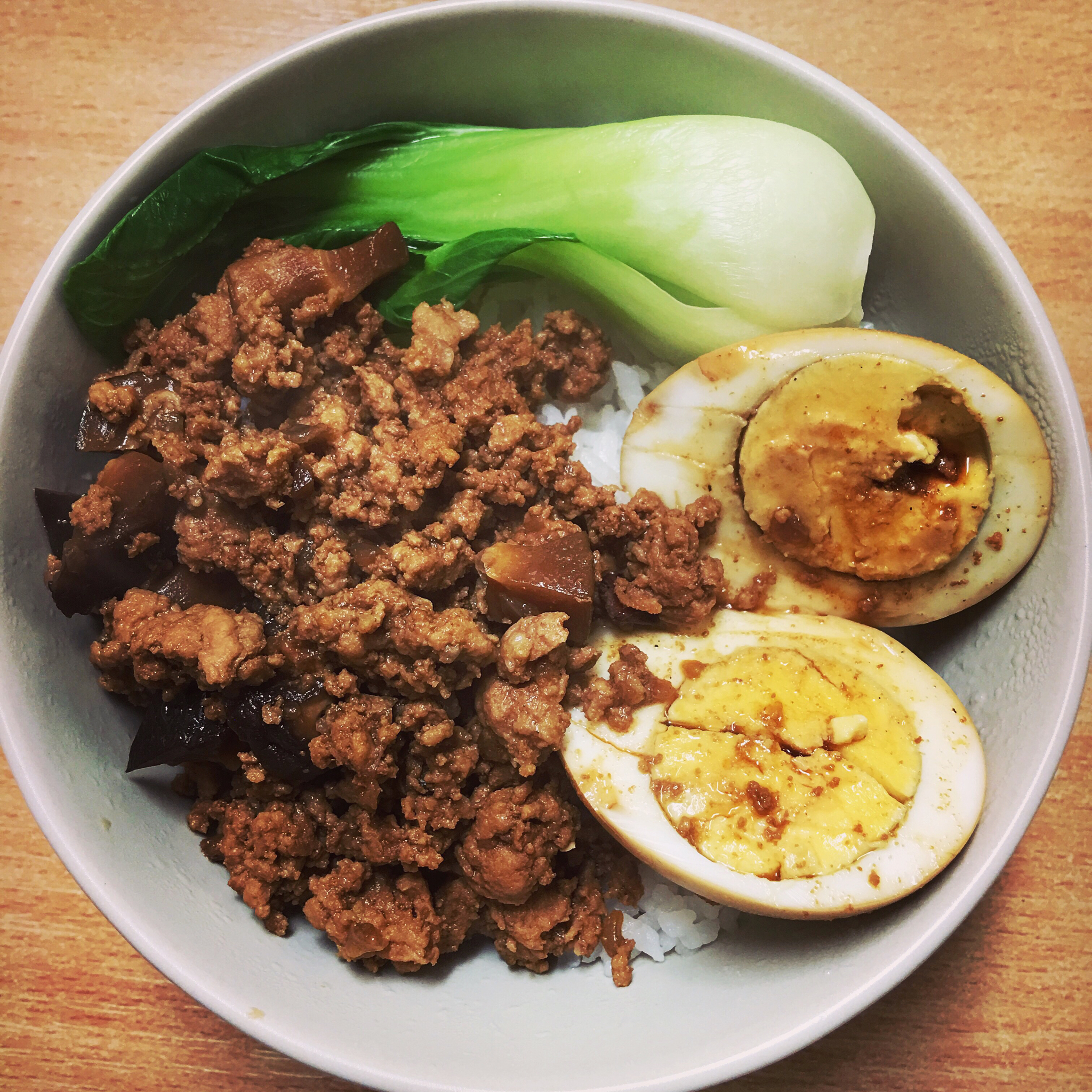 洋葱酥卤肉饭