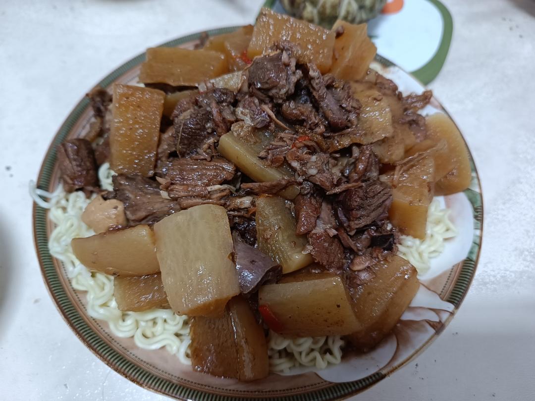 萝卜焖牛腩