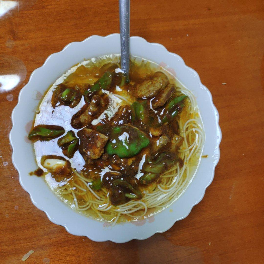 【酱爆猪肝面】