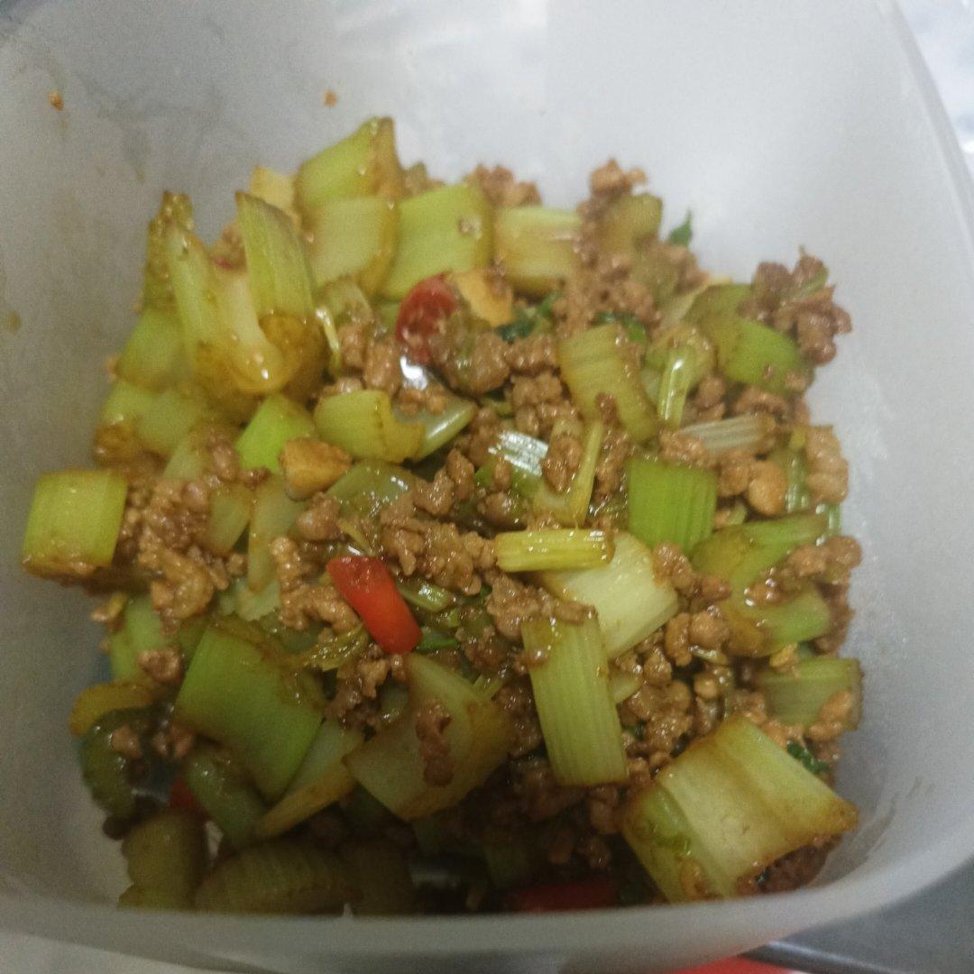 下饭菜：肉末芹菜