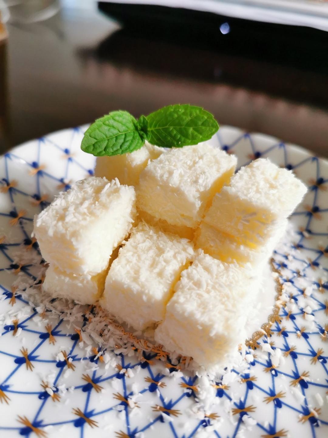 完胜85度C牛奶椰丝小方