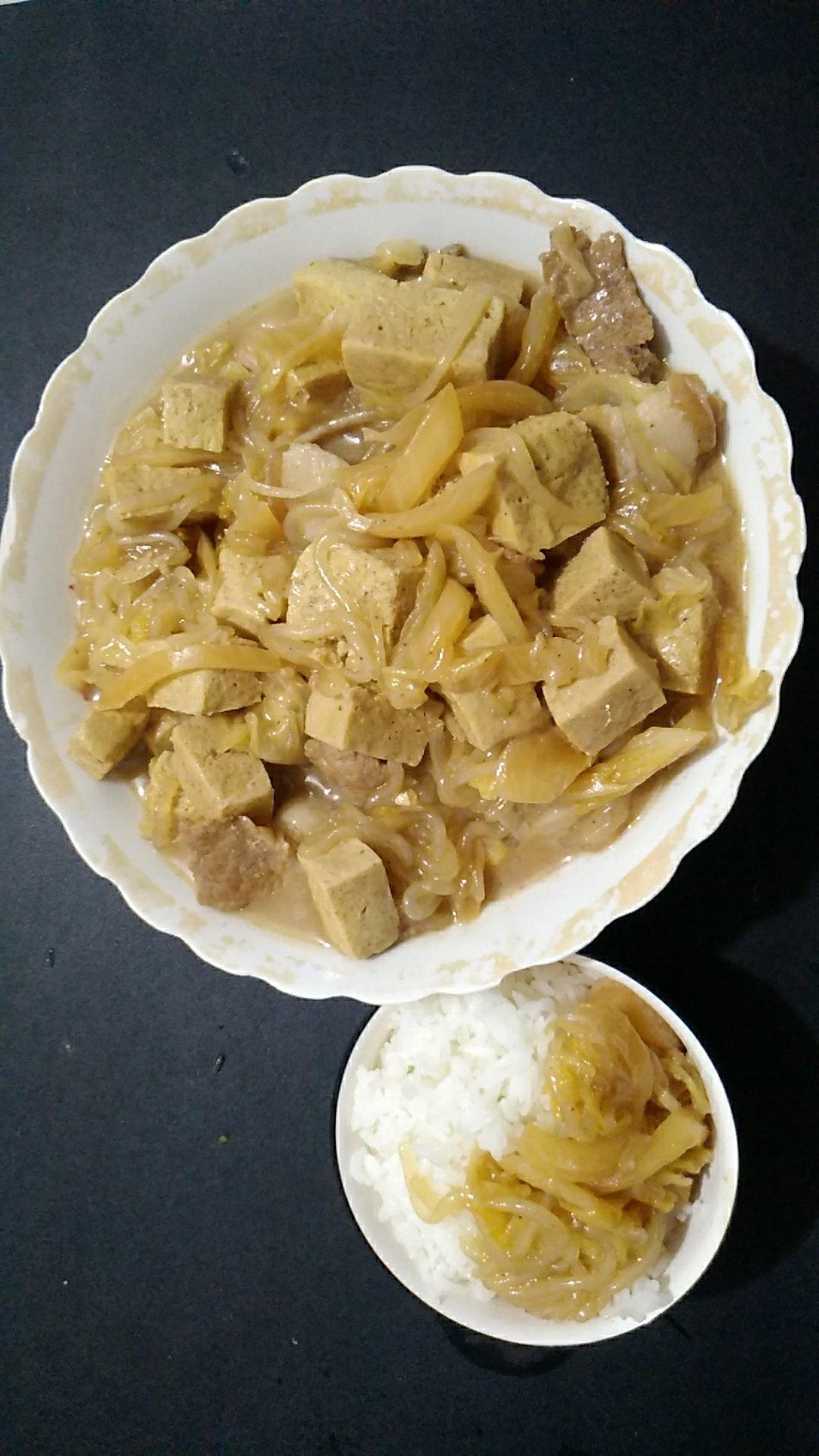 酸菜炖冻豆腐