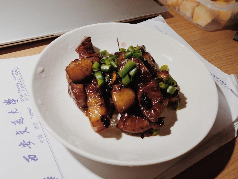 加了鹌鹑蛋后，这盘红烧肉，美味的逆天啦——鹌鹑蛋烧肉（孔瑶食谱）