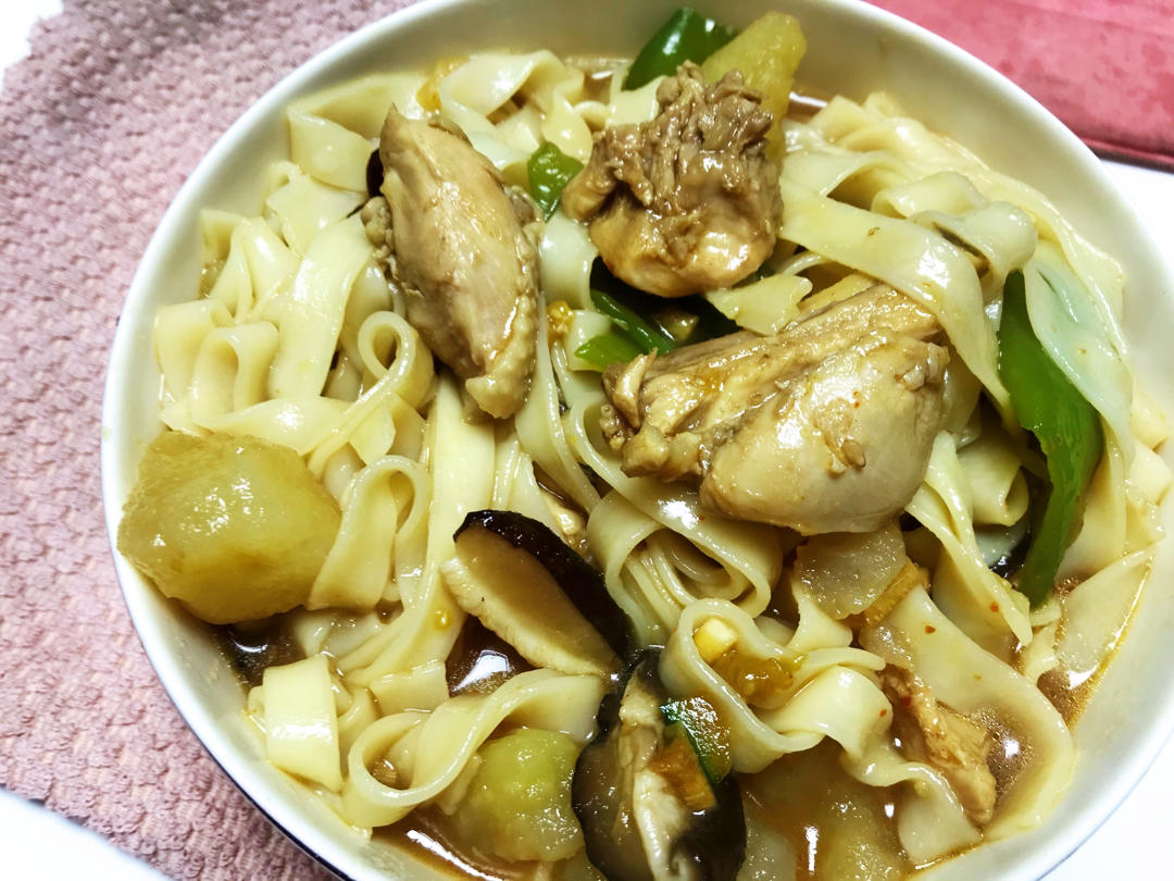 “家常版大盘鸡”汤汁简直拌面拌饭泡饼利器！每次连汤带肉吃的一干二净～