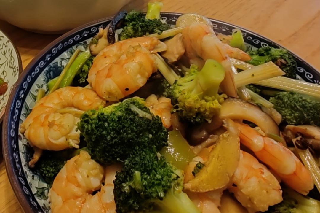 减脂必备的西兰花炒虾仁