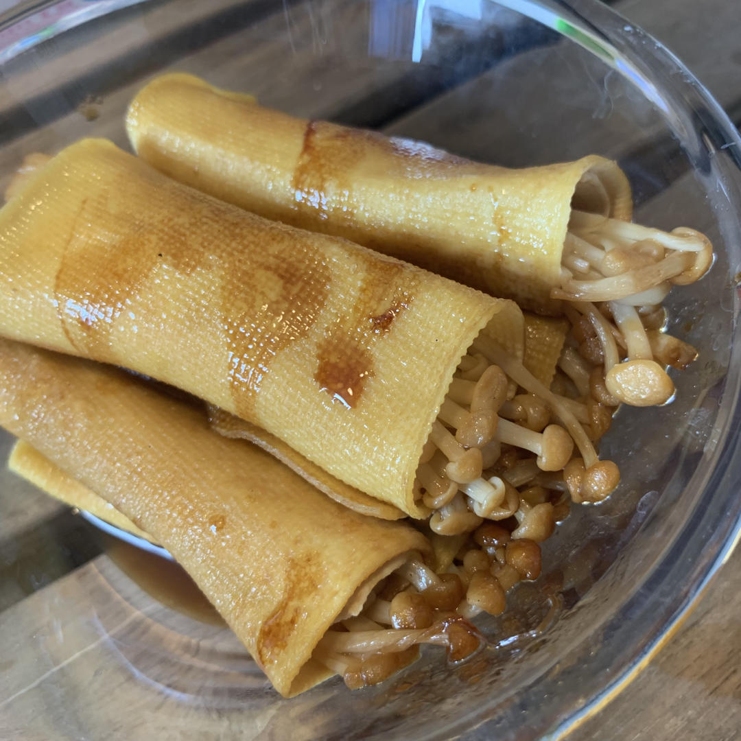 金针菇豆皮卷