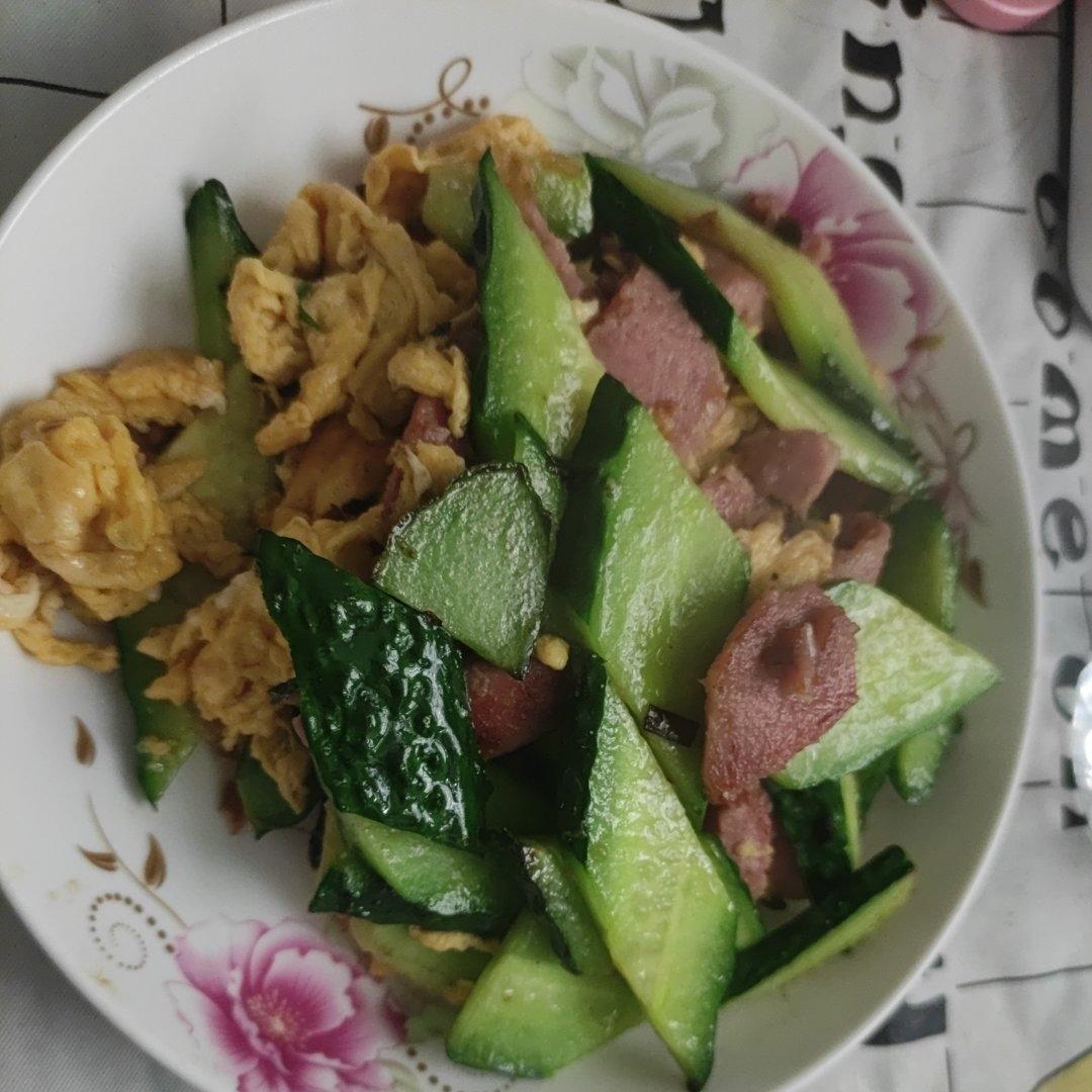 五分钟下饭菜黄瓜火腿炒鸡蛋