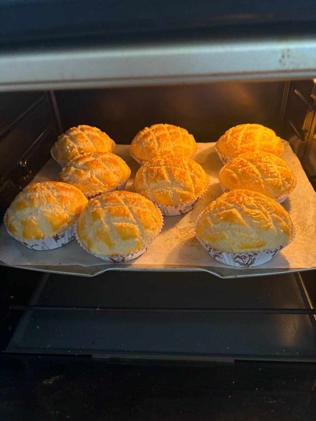 好吃到炸裂的港式菠萝包（附带制作酥皮的小视频）