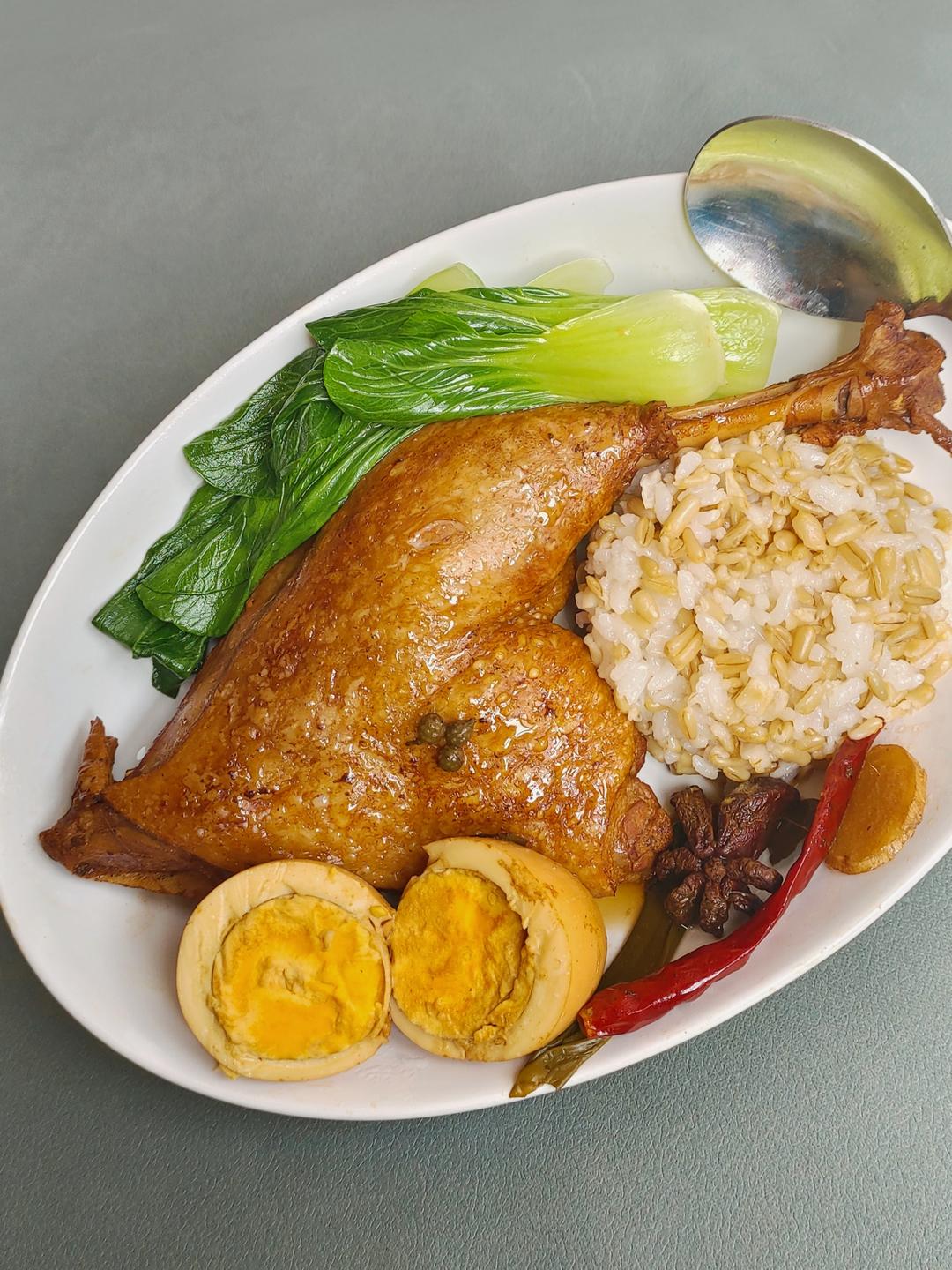 445卡减脂餐|自制无油低卡版沙县鸭腿饭