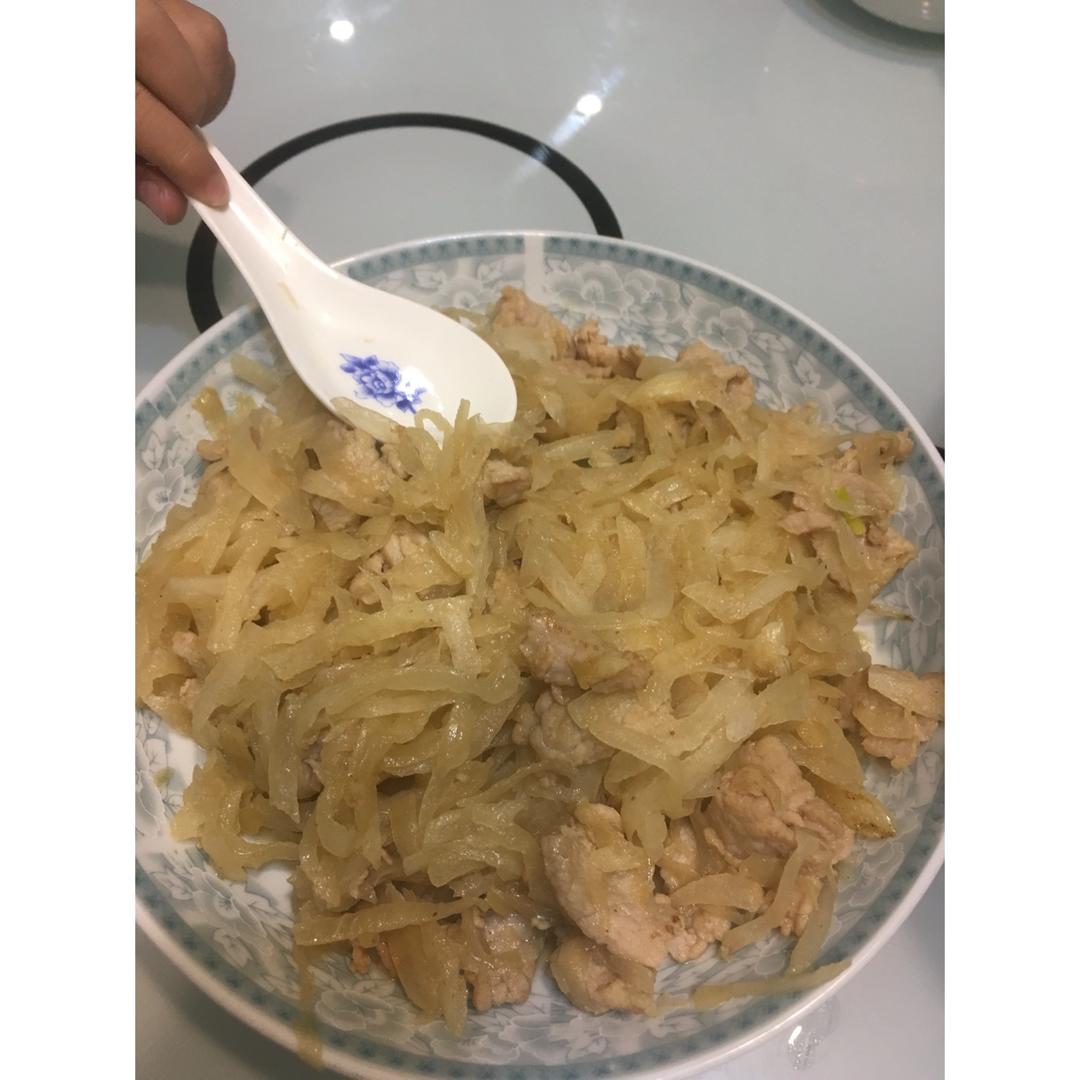 白萝卜丝炒肉