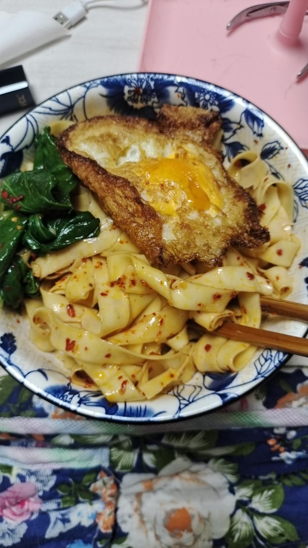 十分钟就能吃上的超简单油泼面