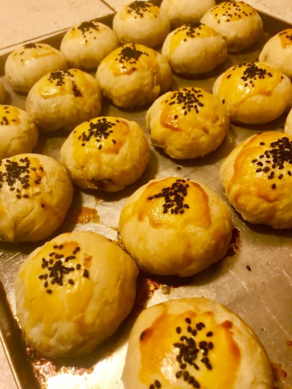 排四个小时队也买不到的鲜肉月饼，秘诀是放麻油！