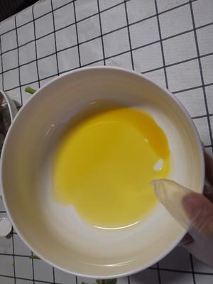 青豆虾仁蒸蛋（美味高颜值）的做法 步骤1