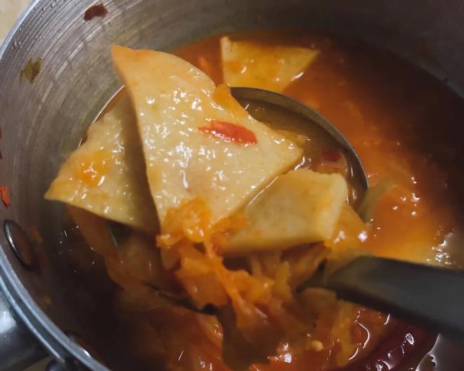 韩式泡菜鱼饼汤的做法