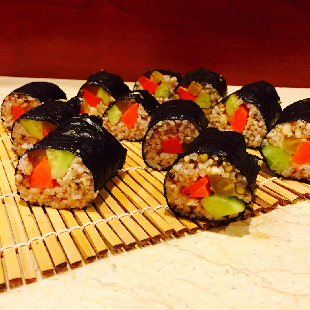 哲旦素小厨做的素寿司拼盘组合