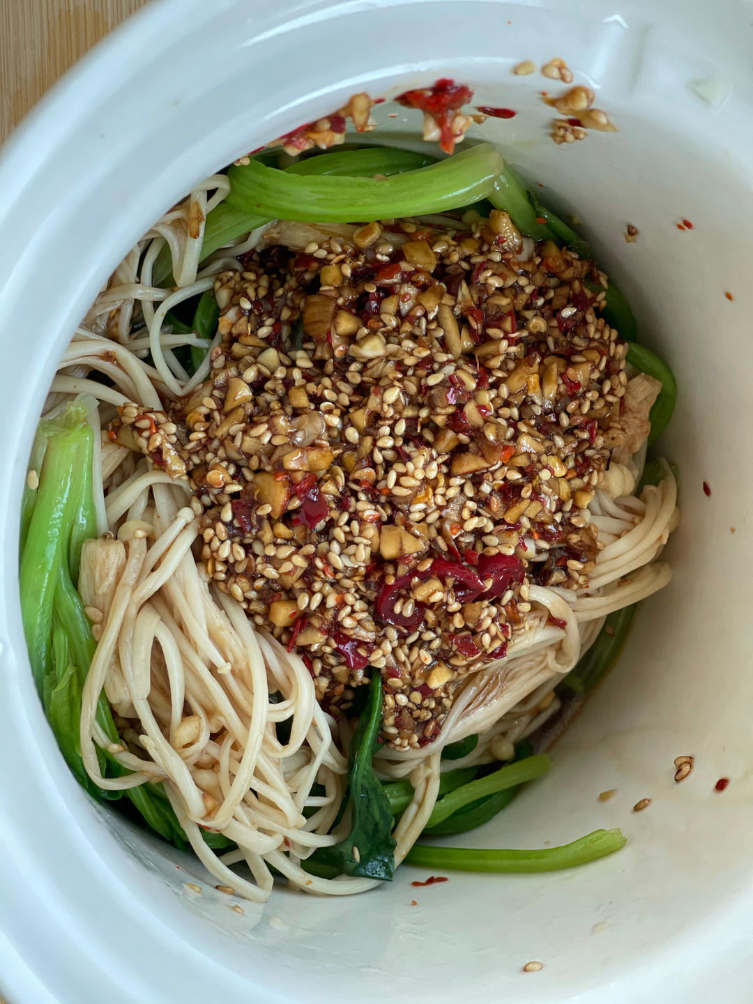 解馋减脂餐！酸辣开胃又下饭的菠菜拌金针菇