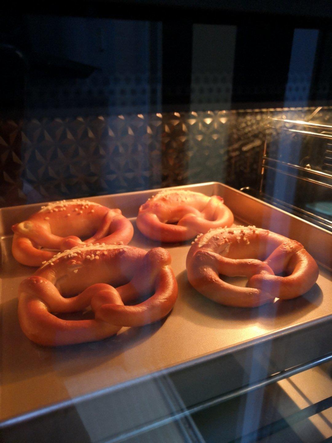 最详细的碱水包 【德国结面包 布雷结面包】有关碱水面包brezel的一切