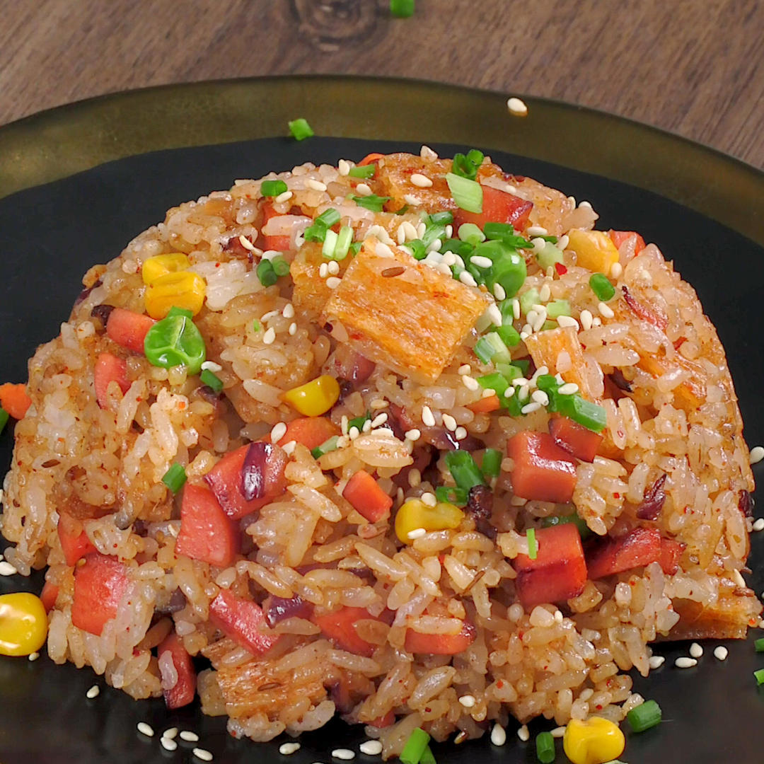 街头风味辣条炒饭的做法