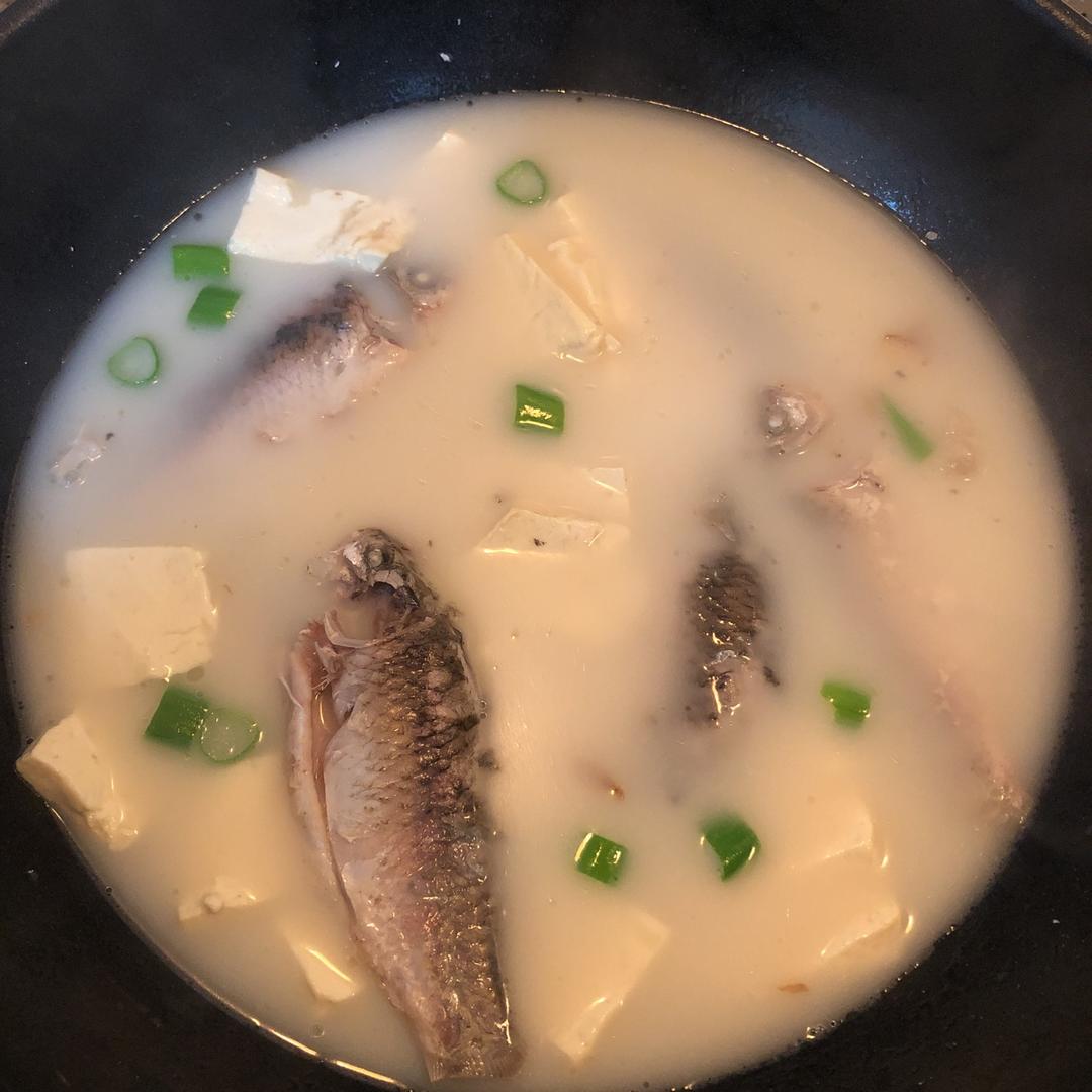鲫鱼豆腐汤