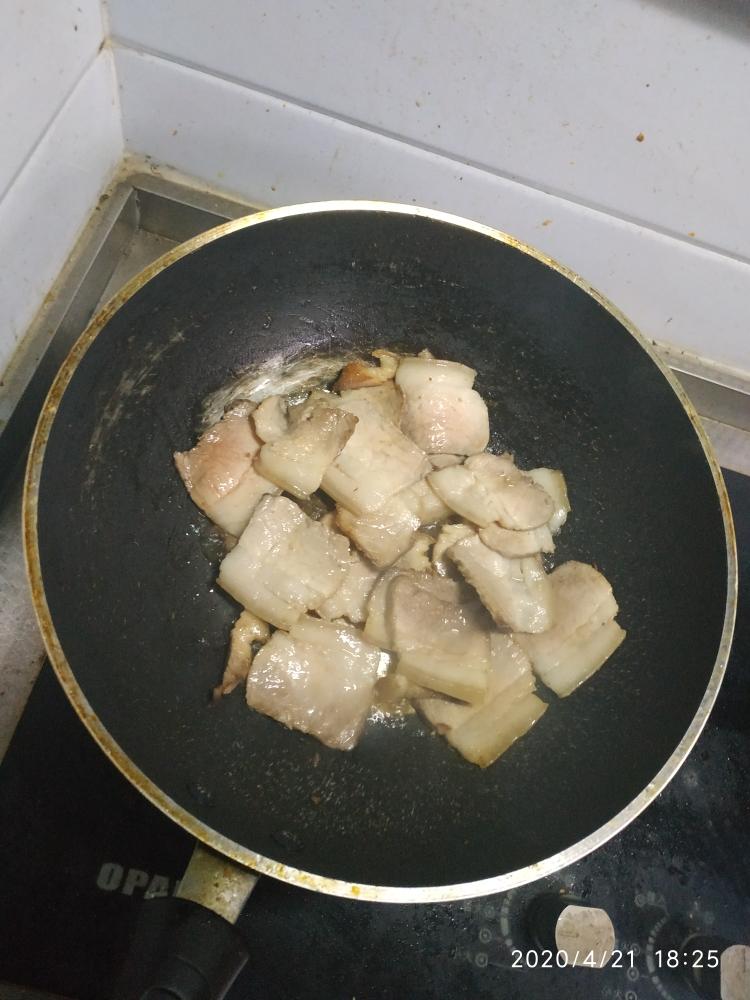 黑暗料理之双椒回锅肉_三步完成_简单粗暴的做法 步骤3