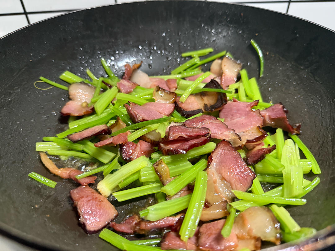 ㊙️腊味‼️腊肉煸茶树菇‼️营养美味