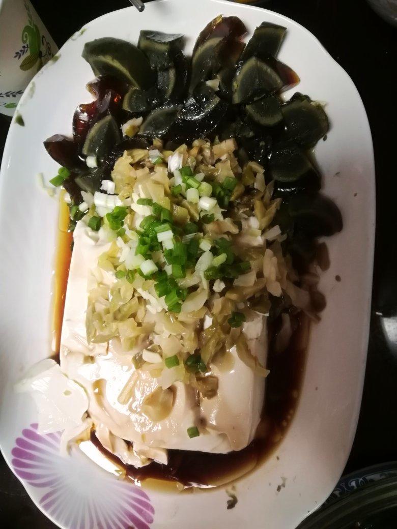 凉拌皮蛋豆腐