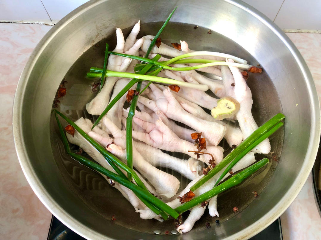 柠檬无骨鸡爪，酸辣开胃，劲道Q弹