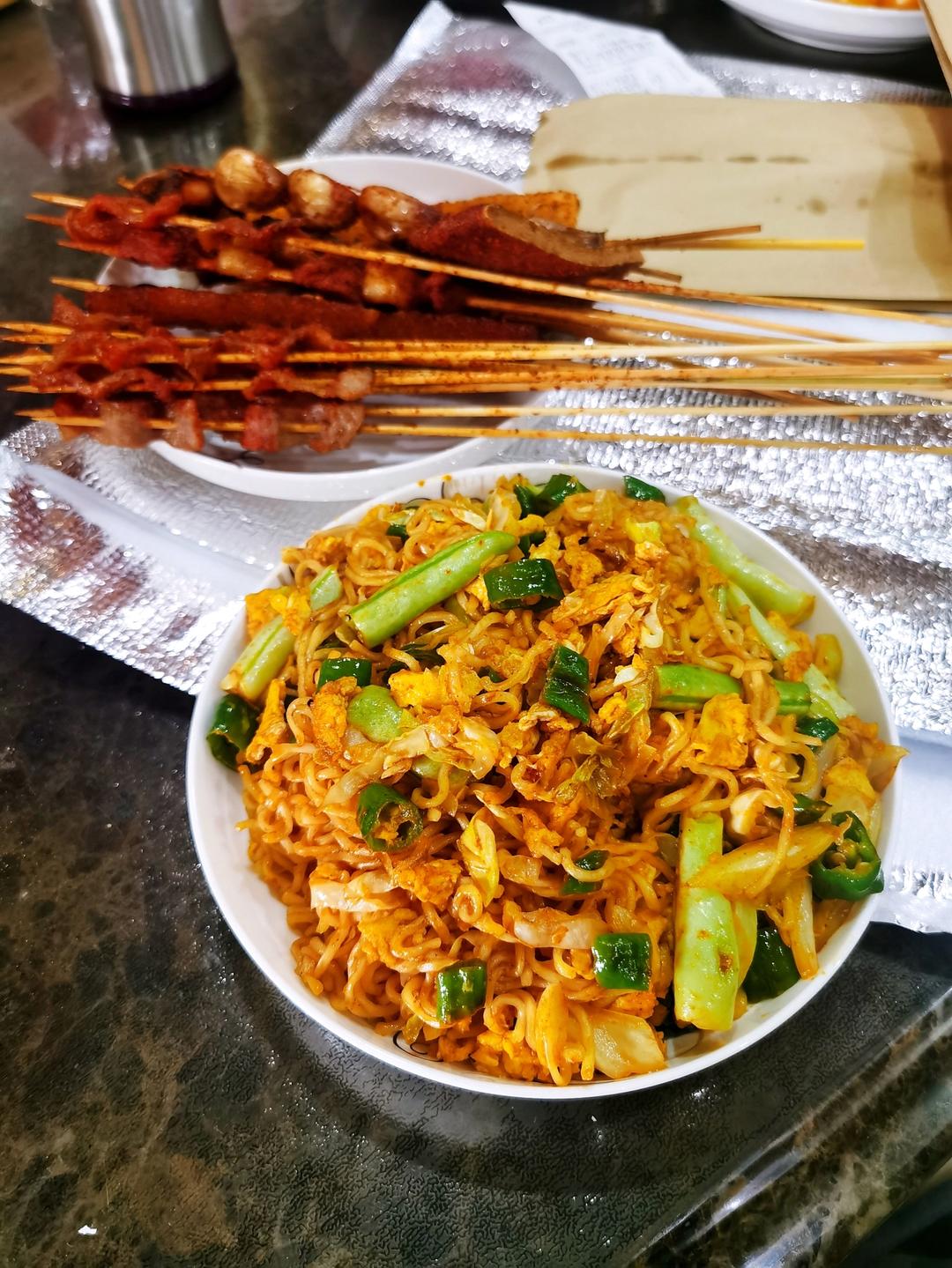 路边摊风味炒方便面