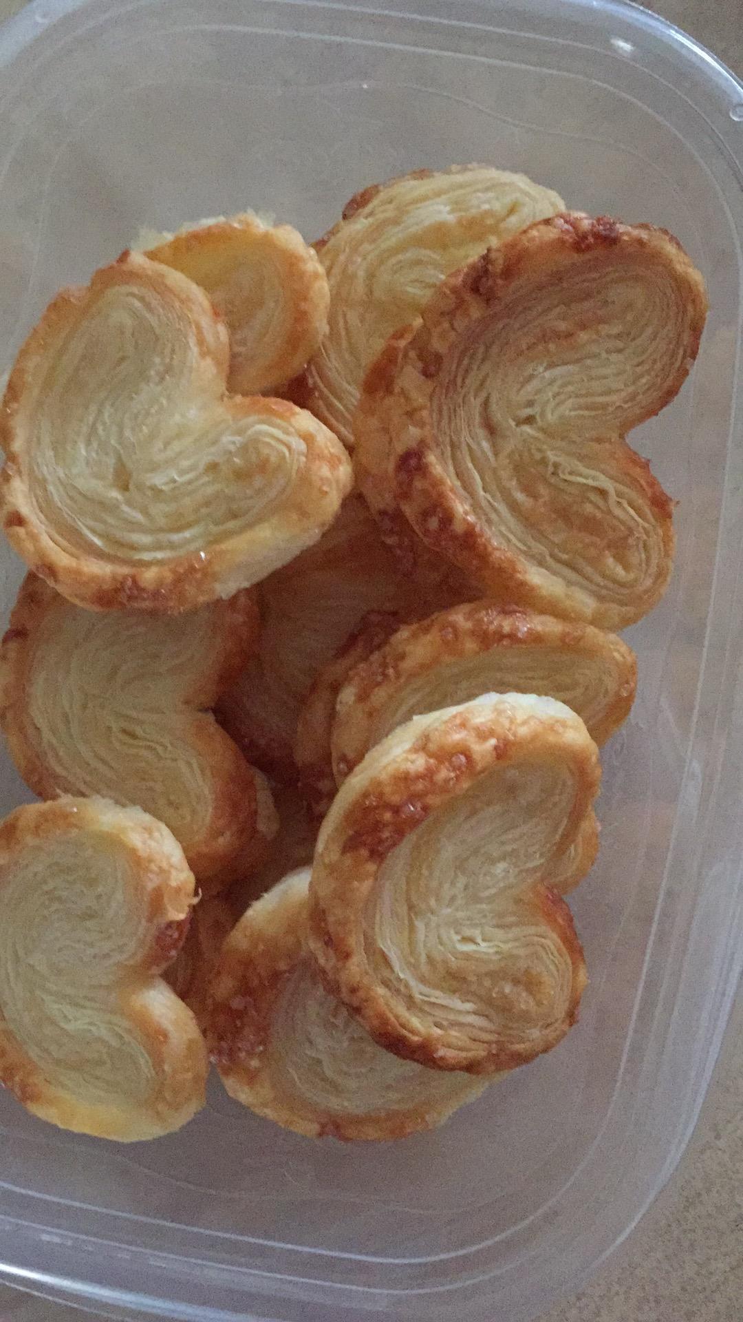 蝴蝶酥 手机用户6261_p08n做的蝴蝶酥 每次擀皮,案板和面皮都要薄薄撒