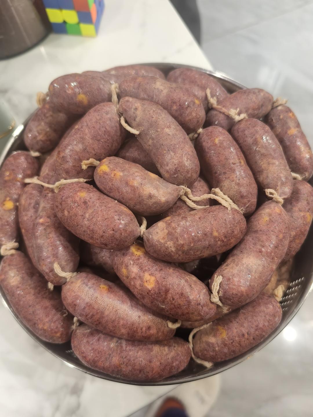 实验多次味道终于满意了～黑椒脆皮烤肠