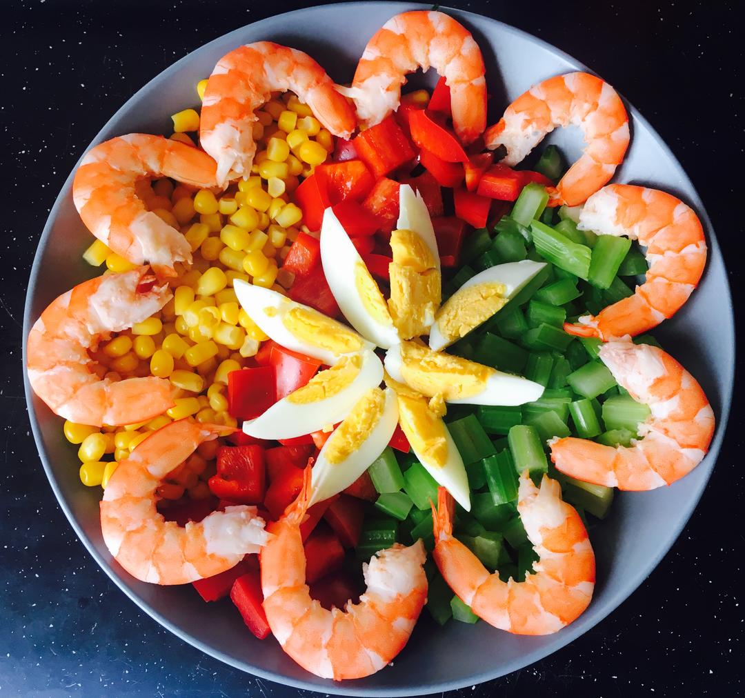 鲜虾彩虹沙拉的做法
