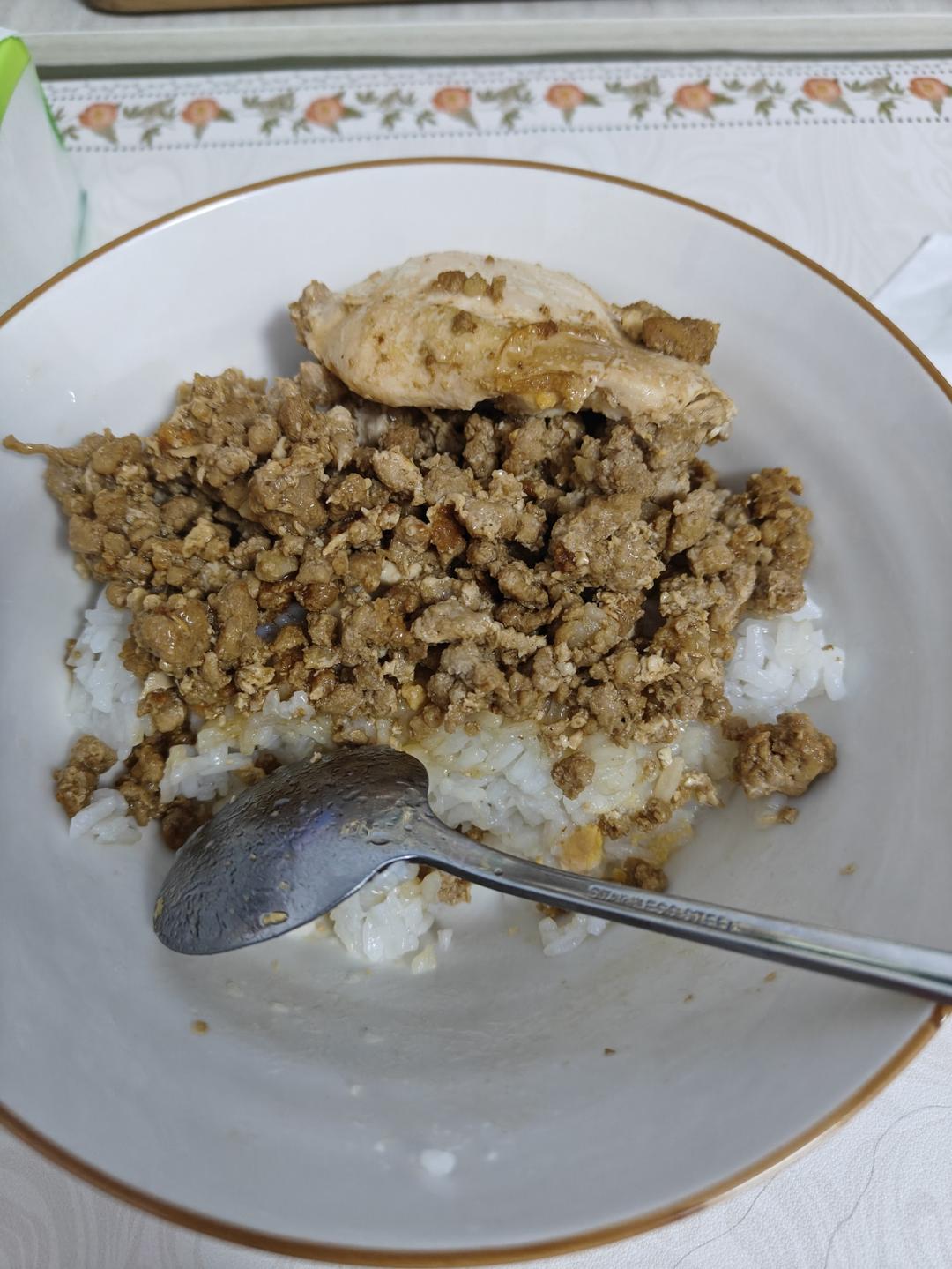 鸡蛋肉沫盖饭