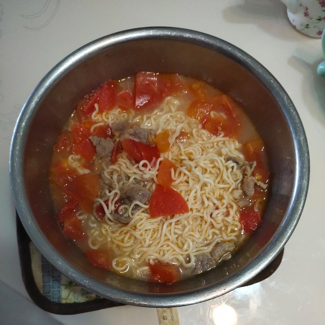 浓郁番茄牛肉面