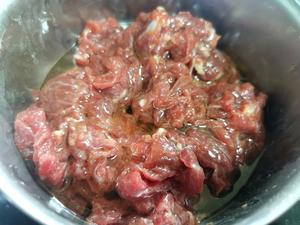 滑蛋牛肉饭的做法 步骤3
