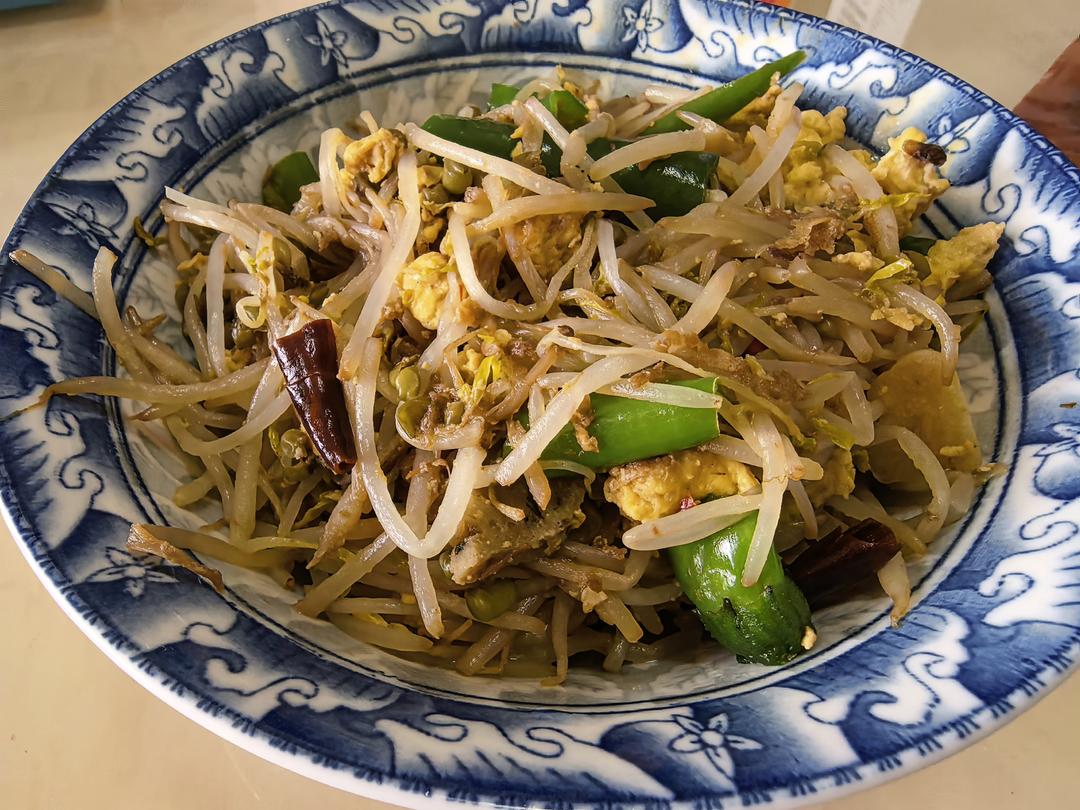 豆芽青椒炒蛋