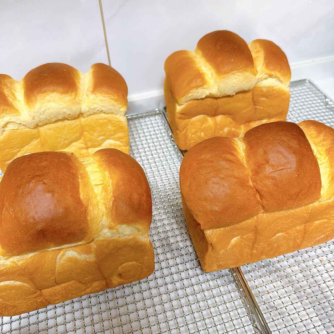 奶香纯粹的重料淡奶油吐司